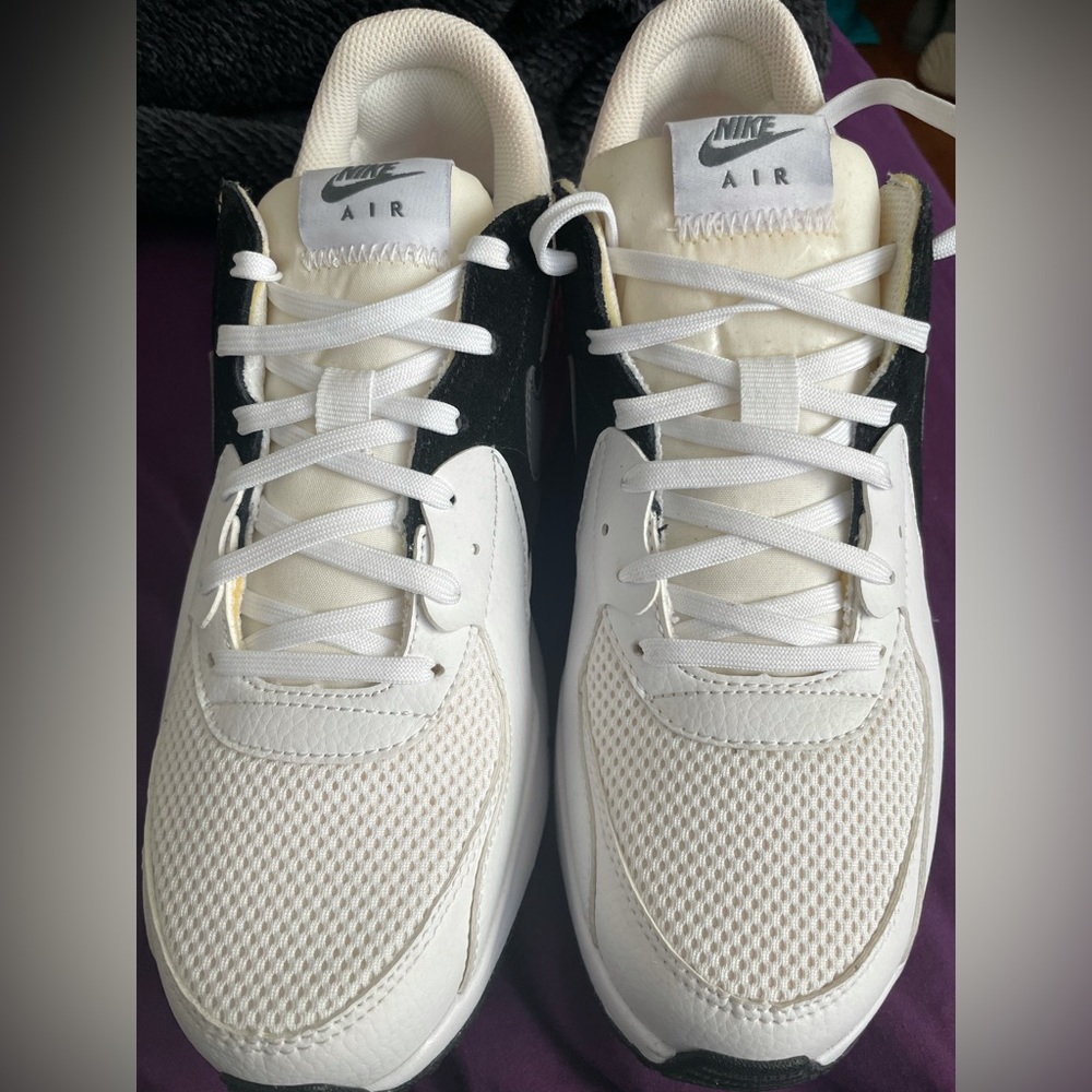 Women’s Nike air max never worn
